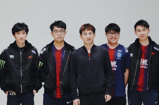 着他在欧洲 着他在欧洲